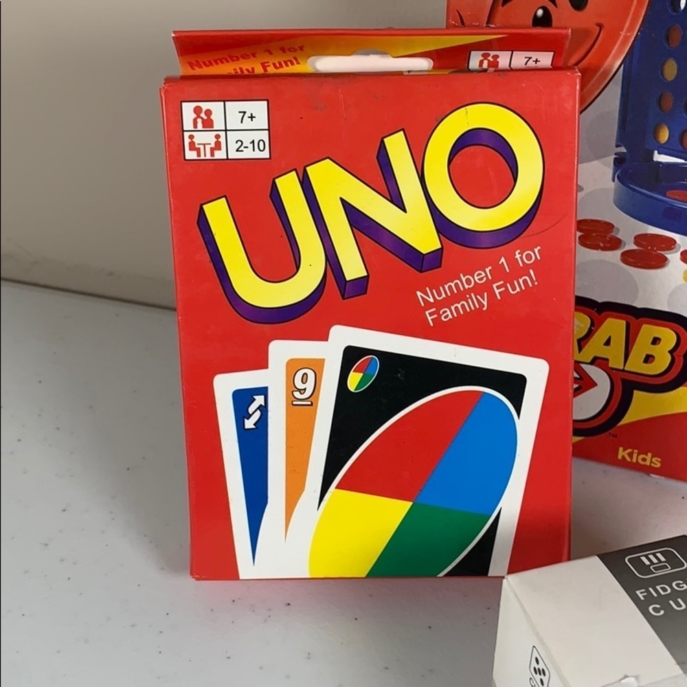 Travel Game Bundle - Connect4, Uno & Fidget Cubes - Picture 3 of 10